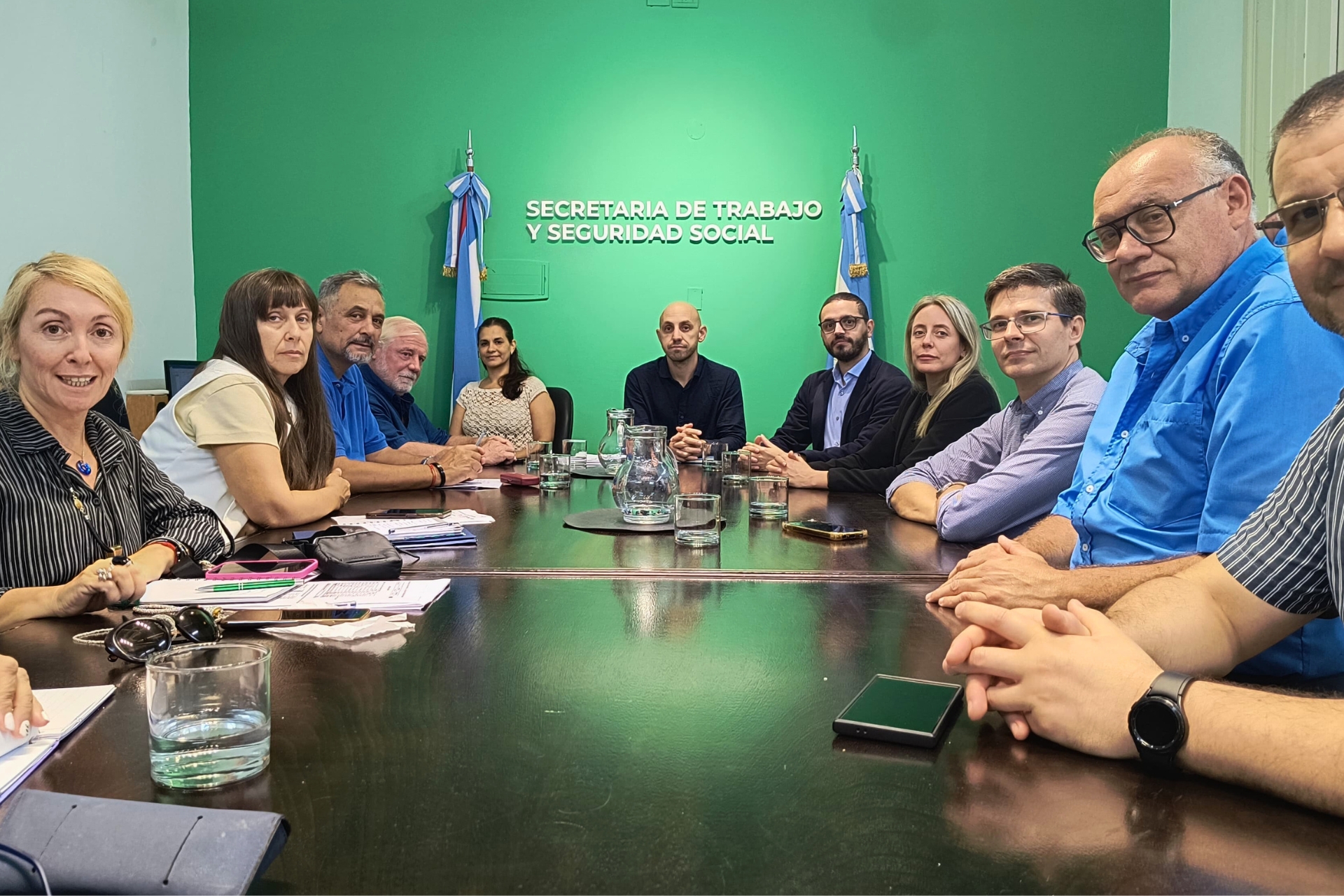El gobierno logró un acuerdo salarial con los gremios estatales ...